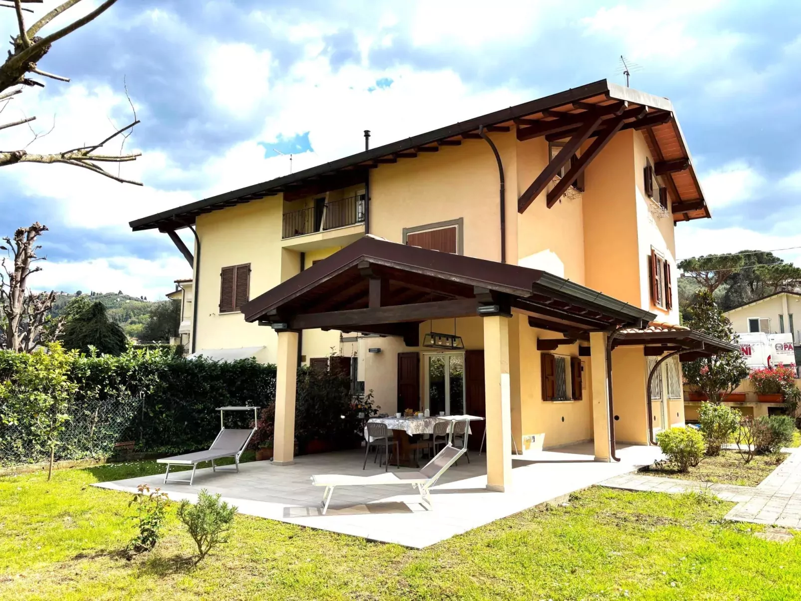 Villa Pardini-Outside