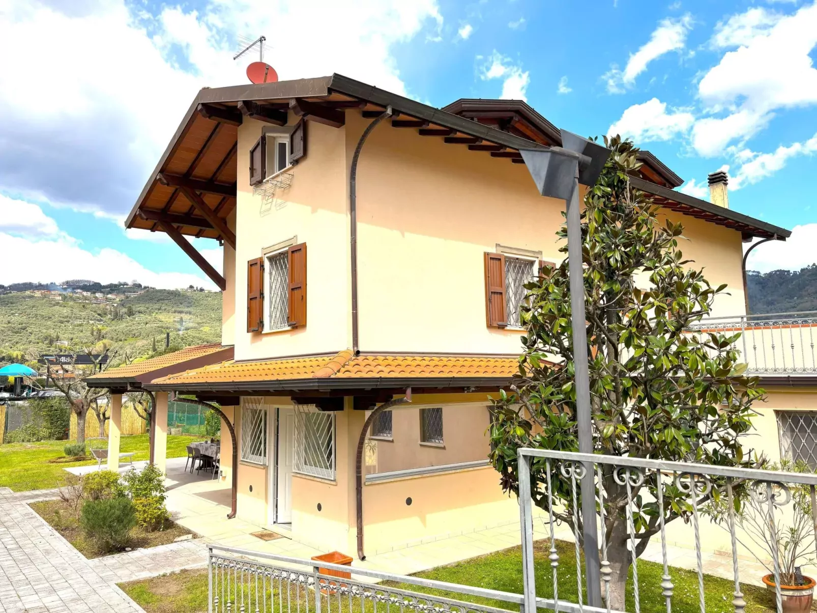 Villa Pardini-Outside