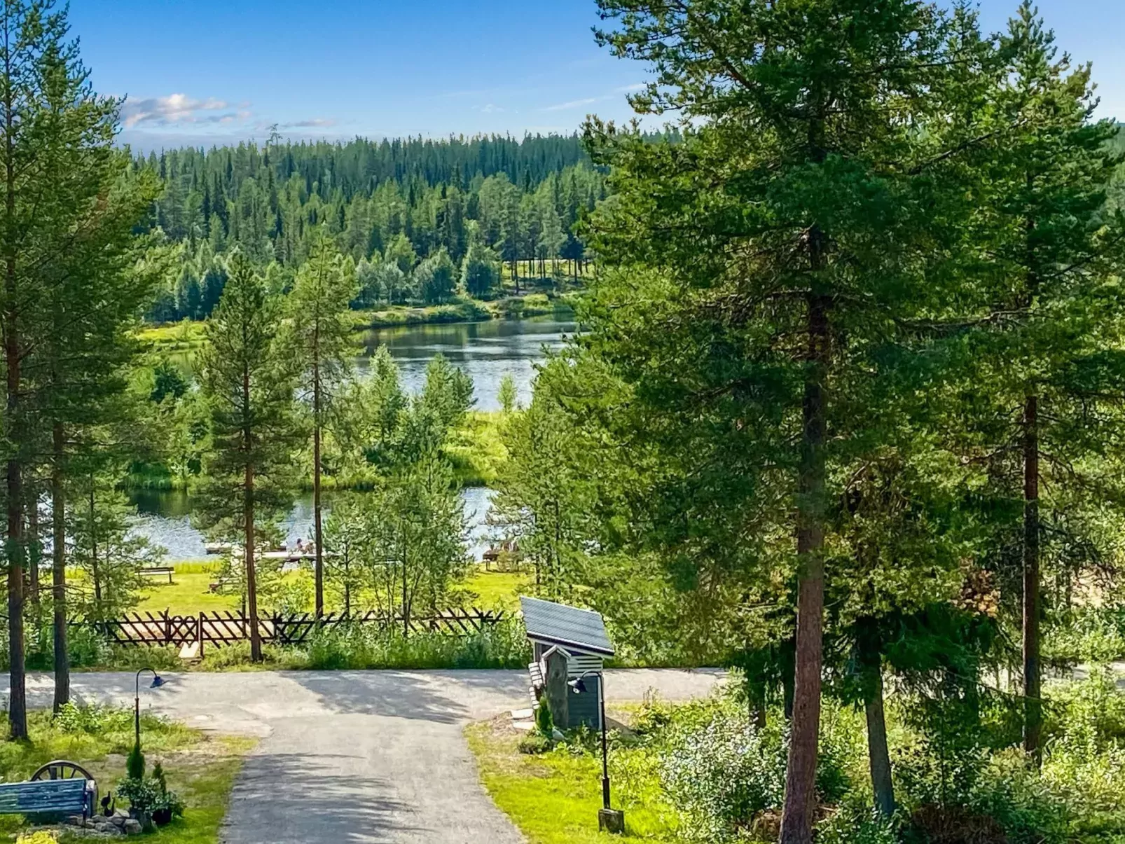 Sallanhelmi a2-Outside