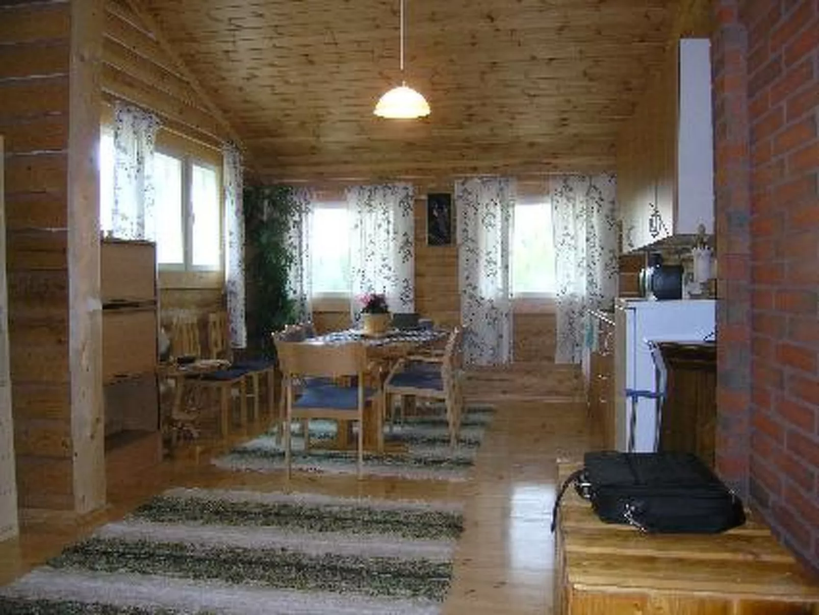 Niittymökki-Inside