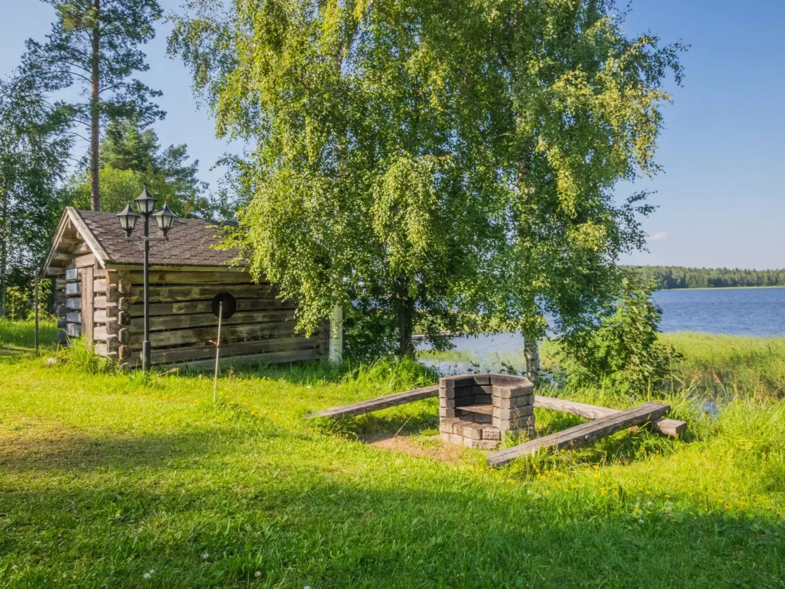 Karjalan kelohuvila-Draußen