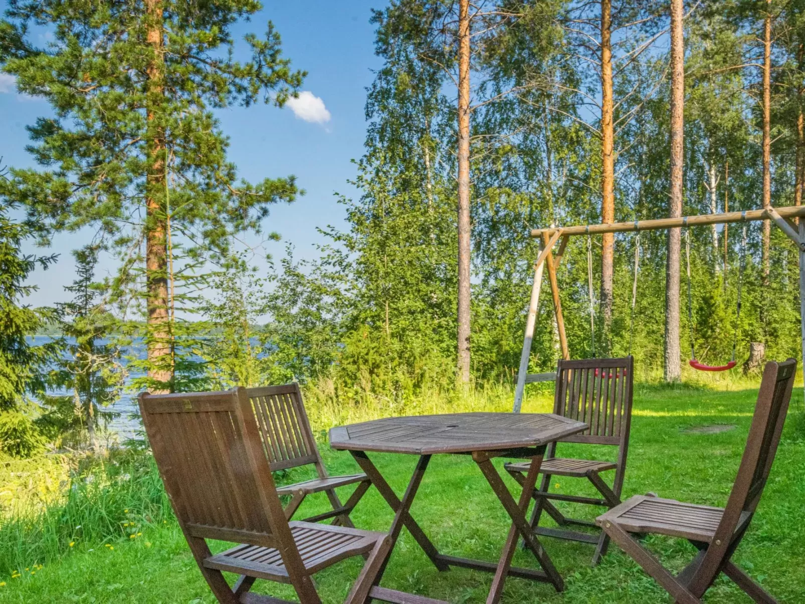 Karjalan kelohuvila-Draußen