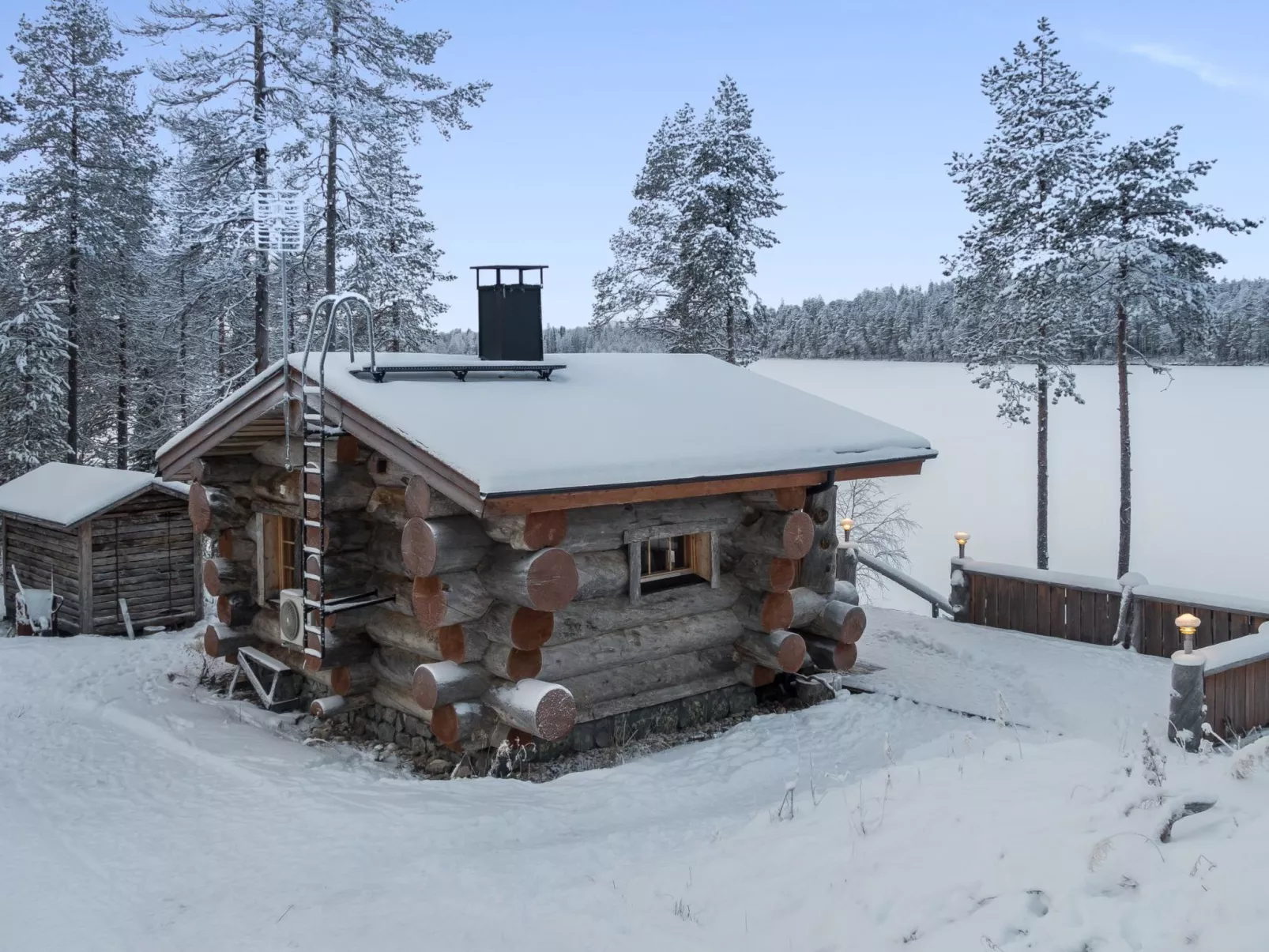 Karhulinna-Outside