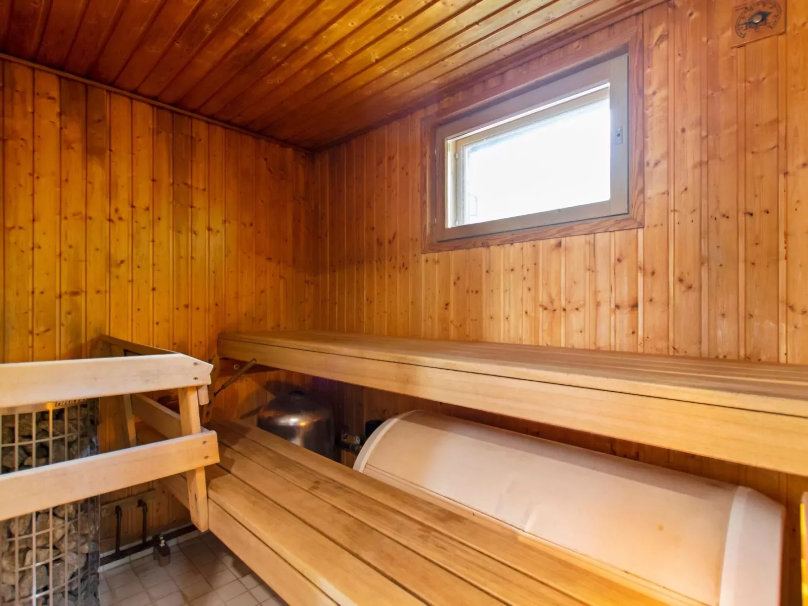 Keskikallio, nuasjärvi-Dedans