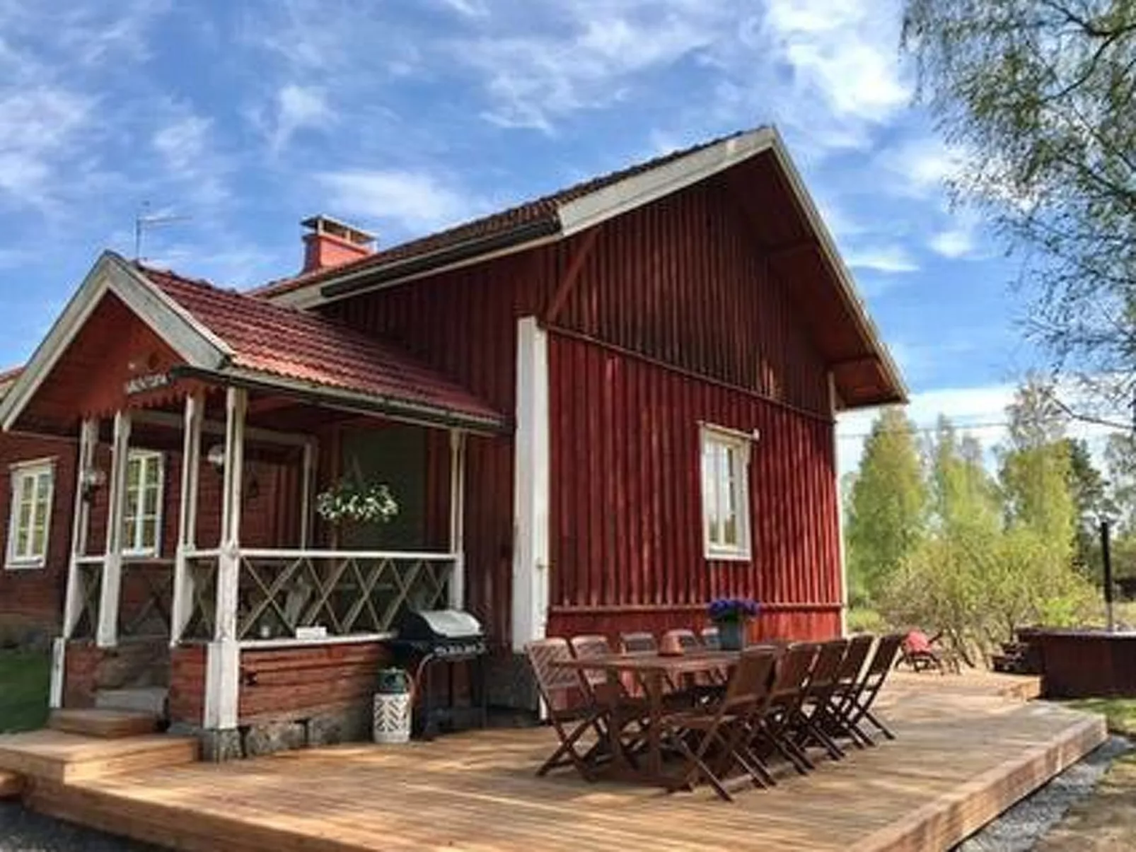 Virtaan väentupa-Outside