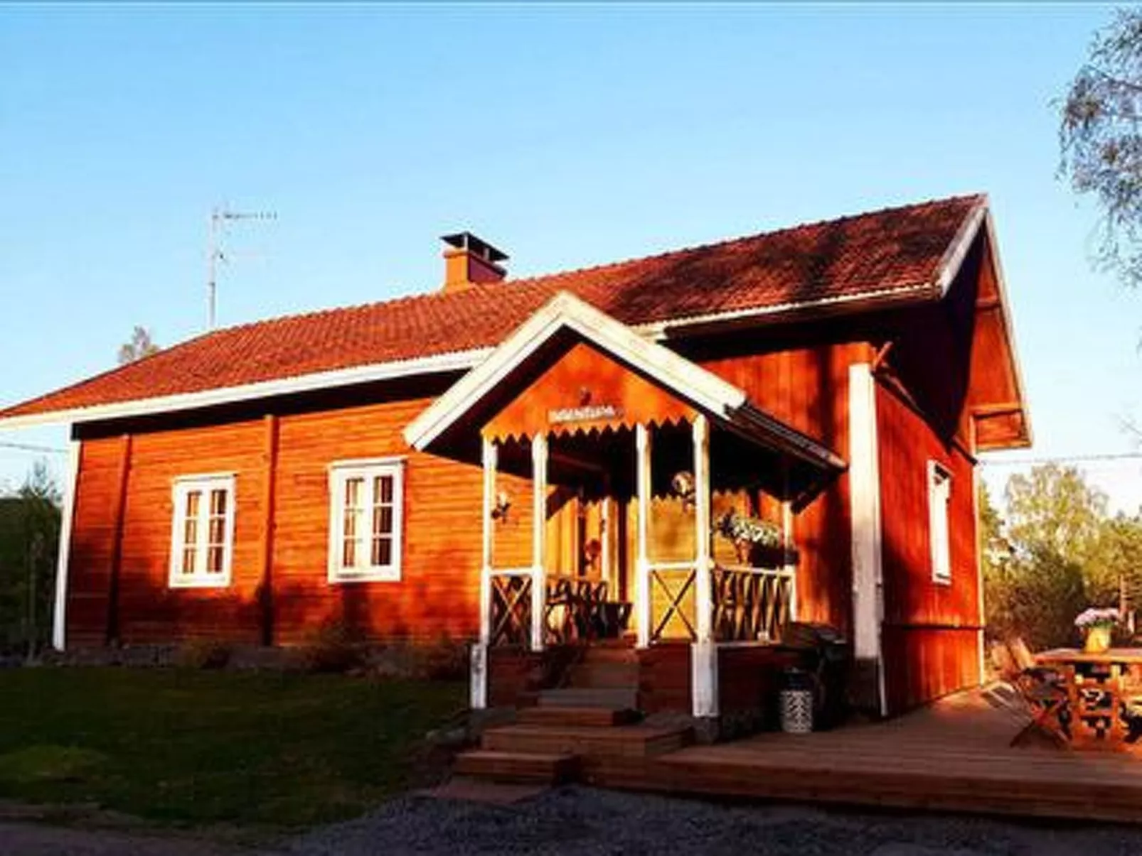 Virtaan väentupa-Outside