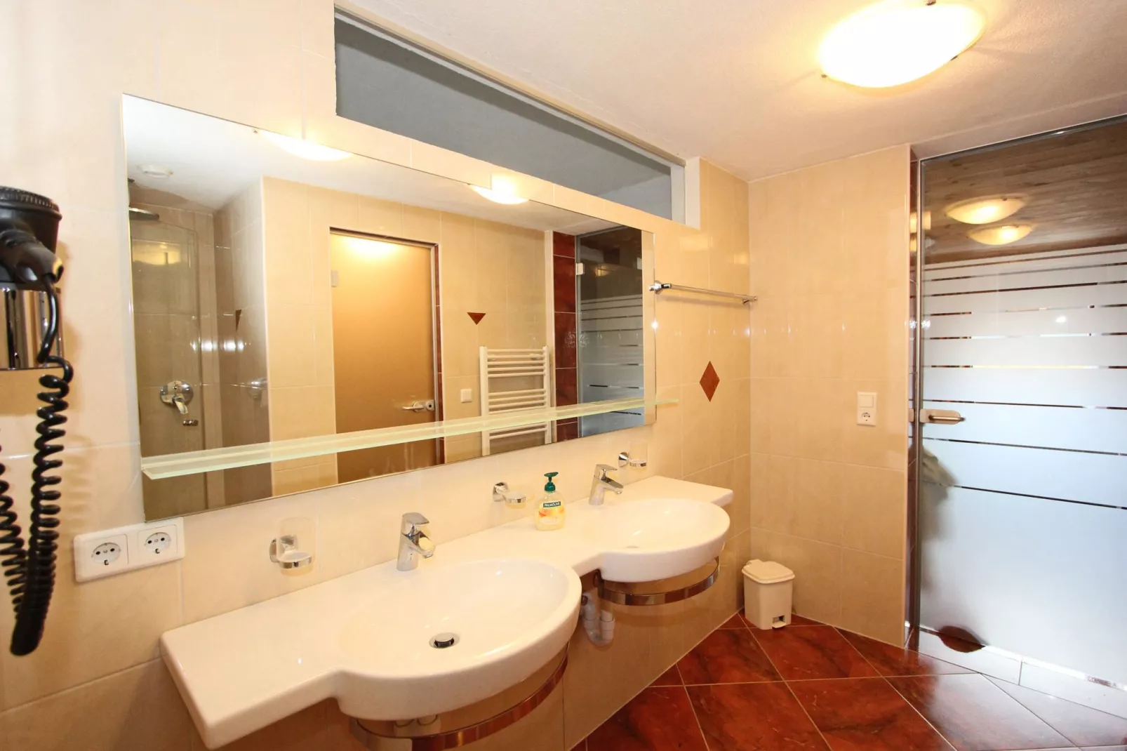 Almrose-Bathroom