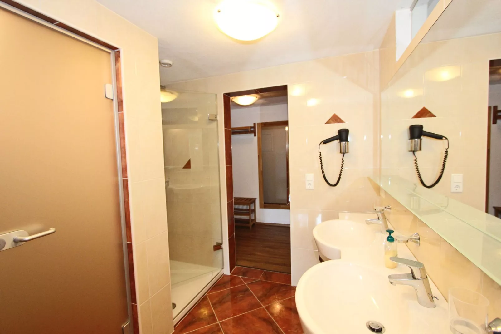 Almrose-Bathroom