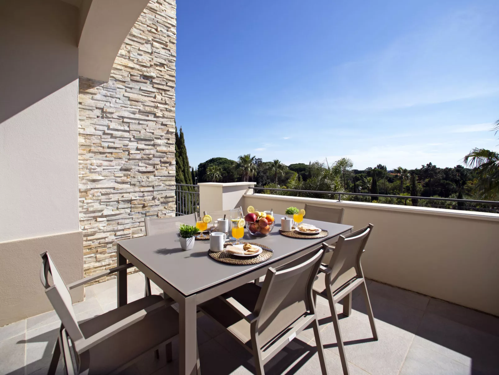 Pine Hills Cristal-Outside