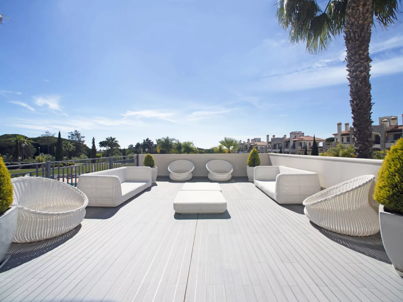 Pine Hills Cristal-Outside