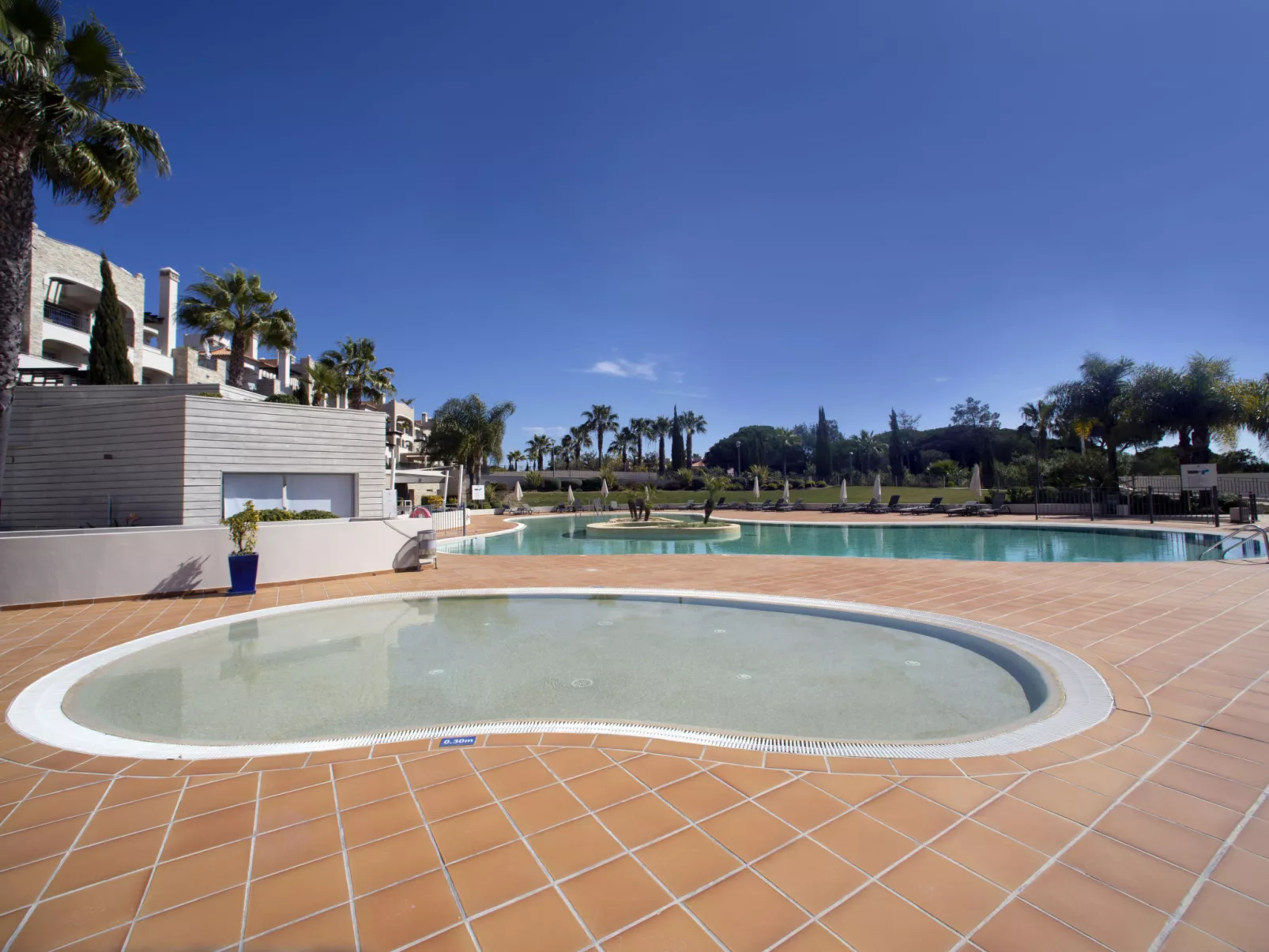 Pine Hills Cristal-Outside