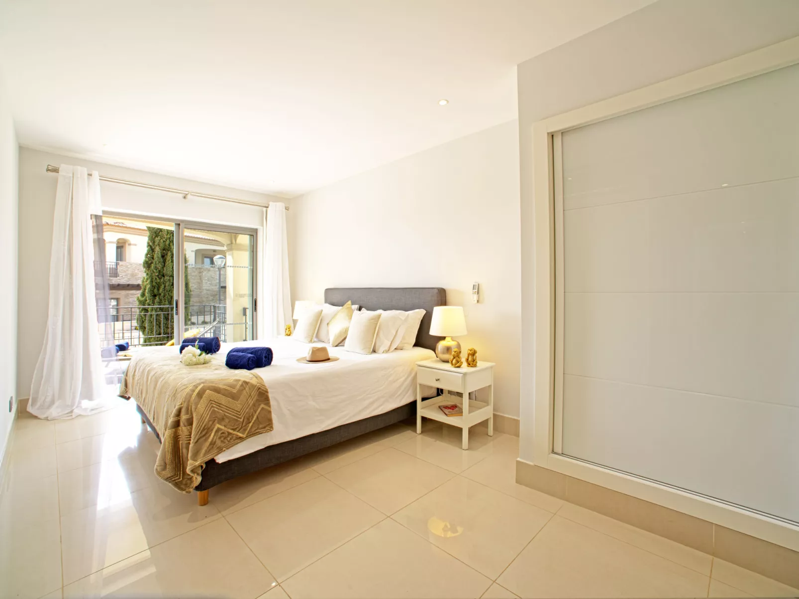 Pine Hills Ambar-Inside