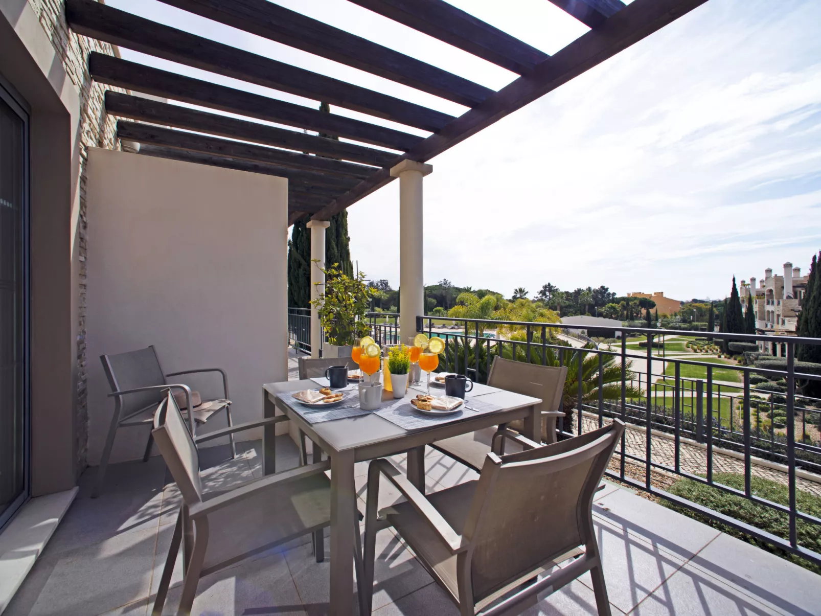 Pine Hills Ambar-Outside