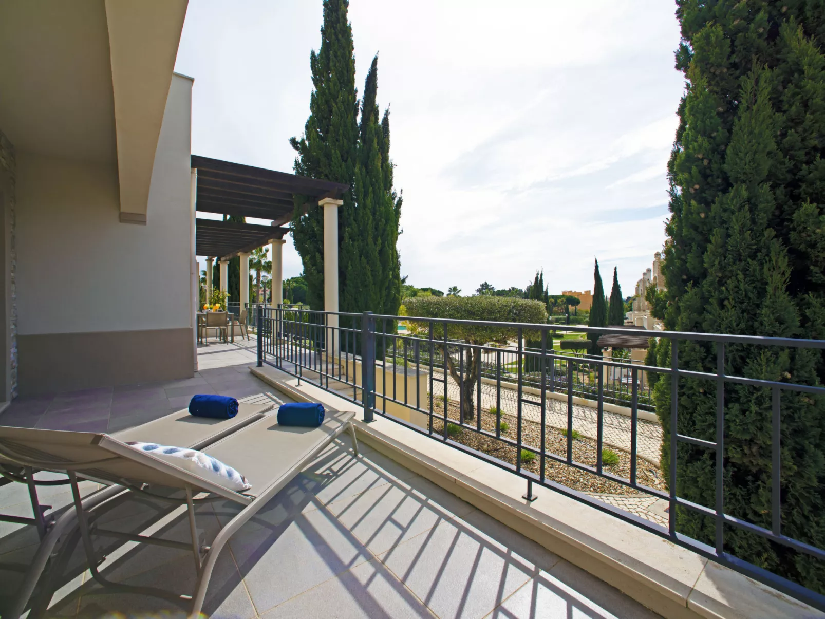 Pine Hills Ambar-Outside