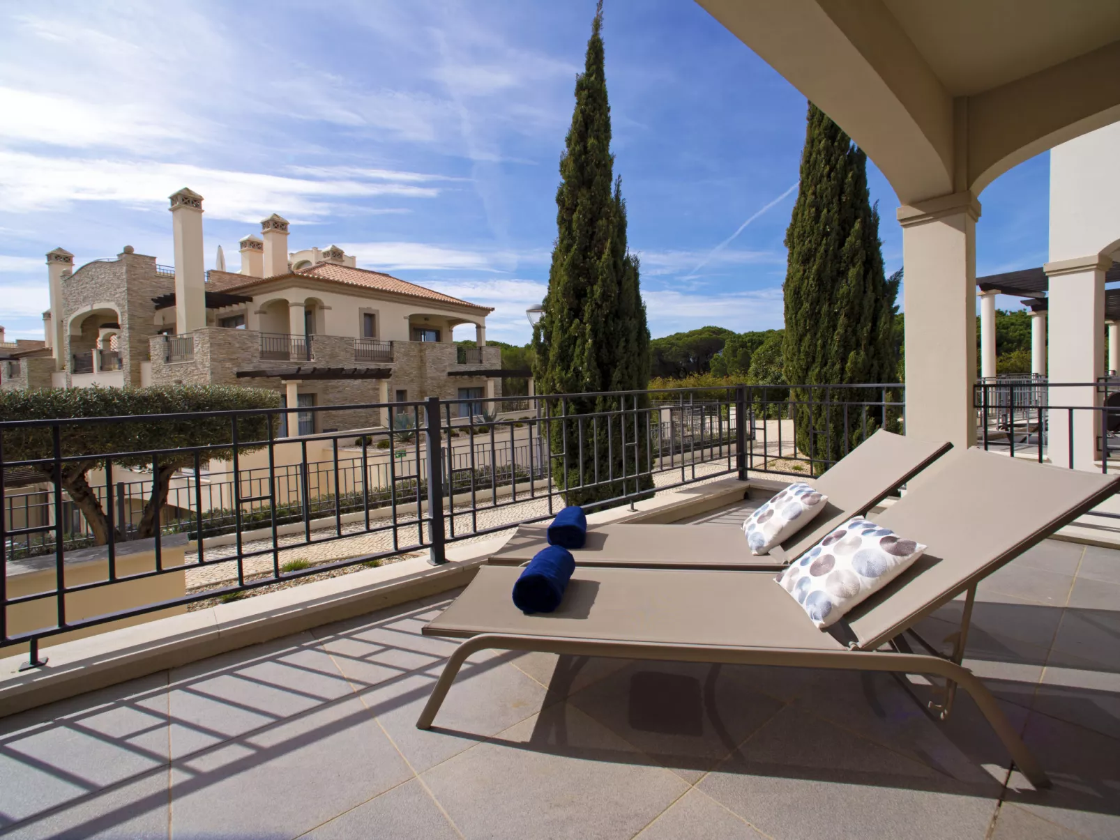 Pine Hills Ambar-Outside