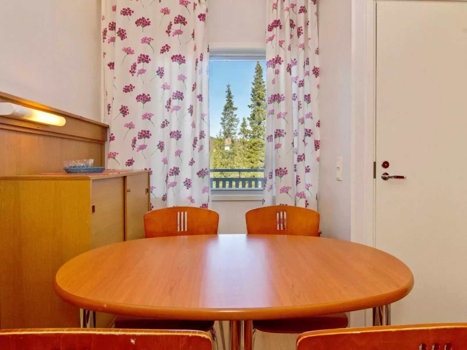 Vuosselin helmi c25-Drinnen