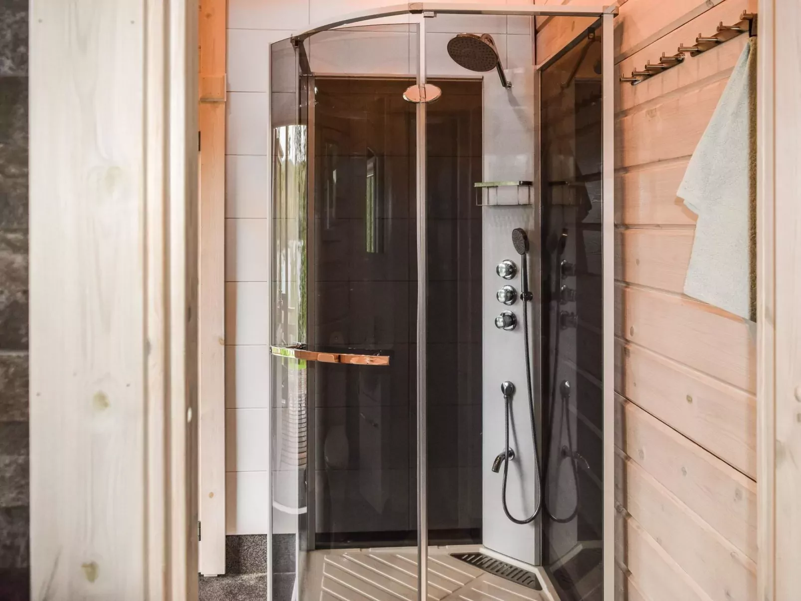 Lekojärven herra-Inside