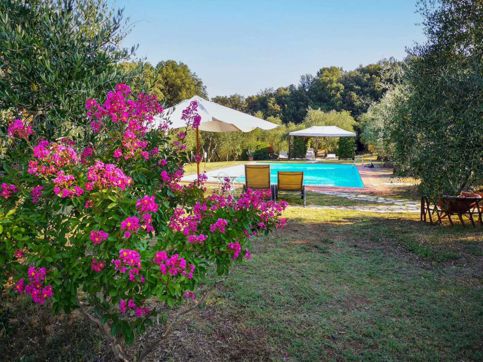 Il Nespolo-Outside