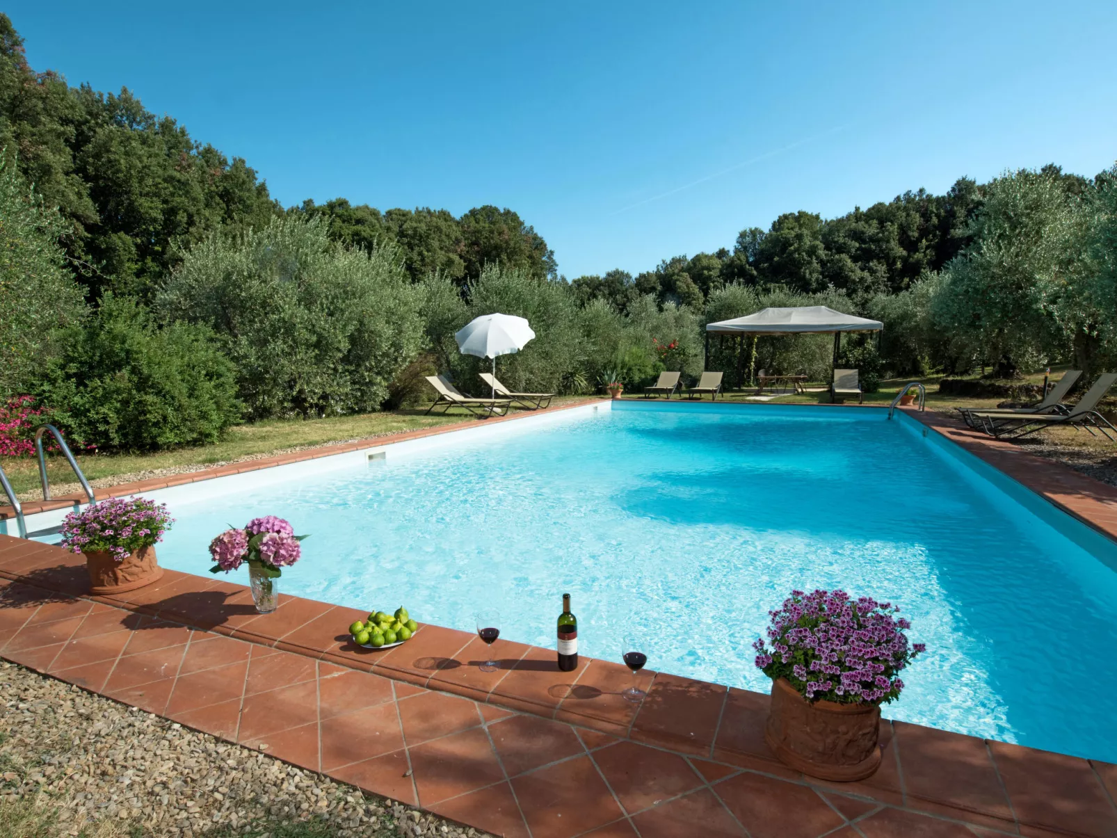 Il Nespolo-Outside