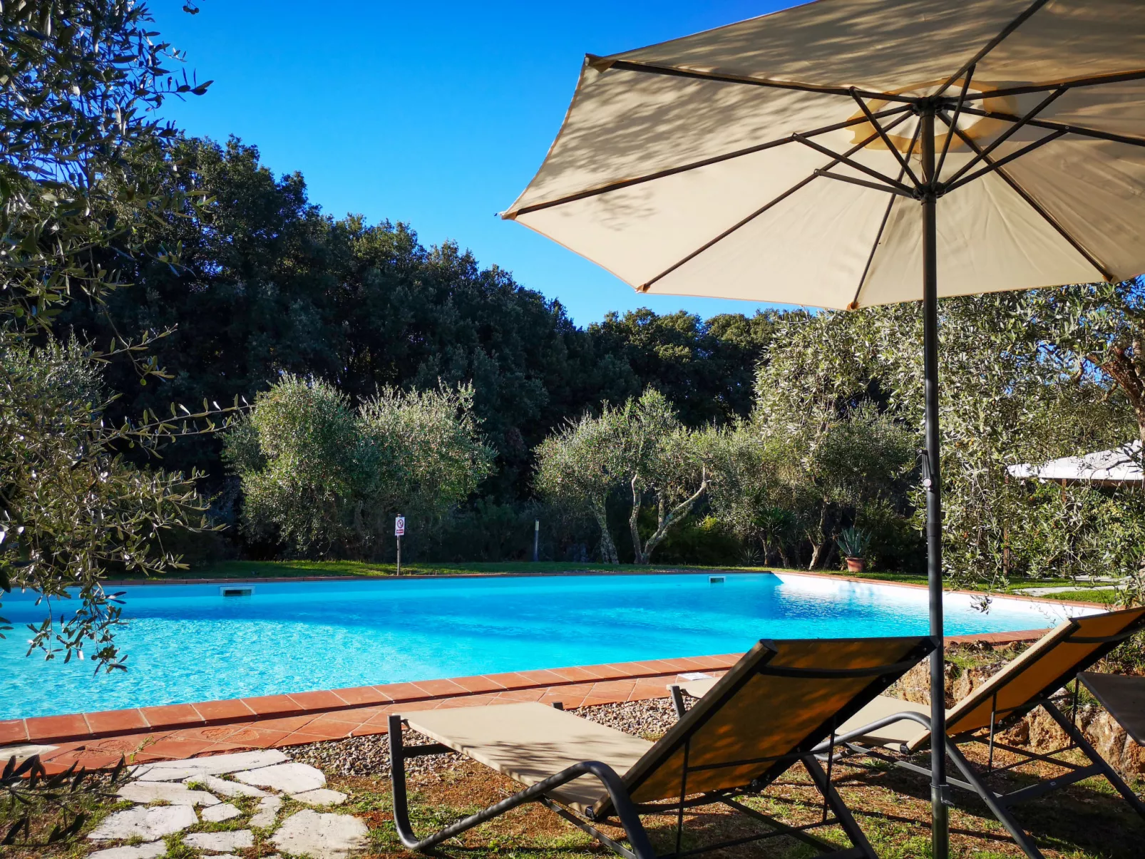 Il Nespolo-Outside