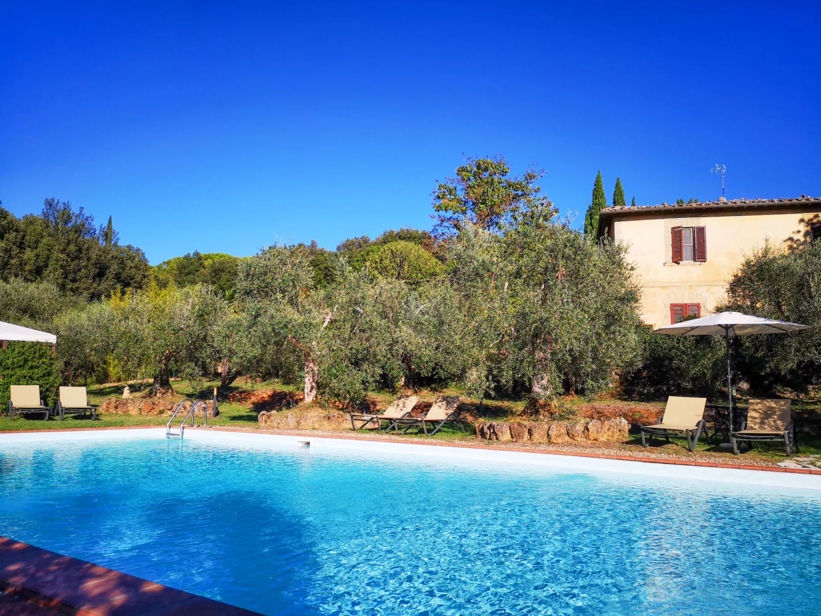 Il Nespolo-Outside