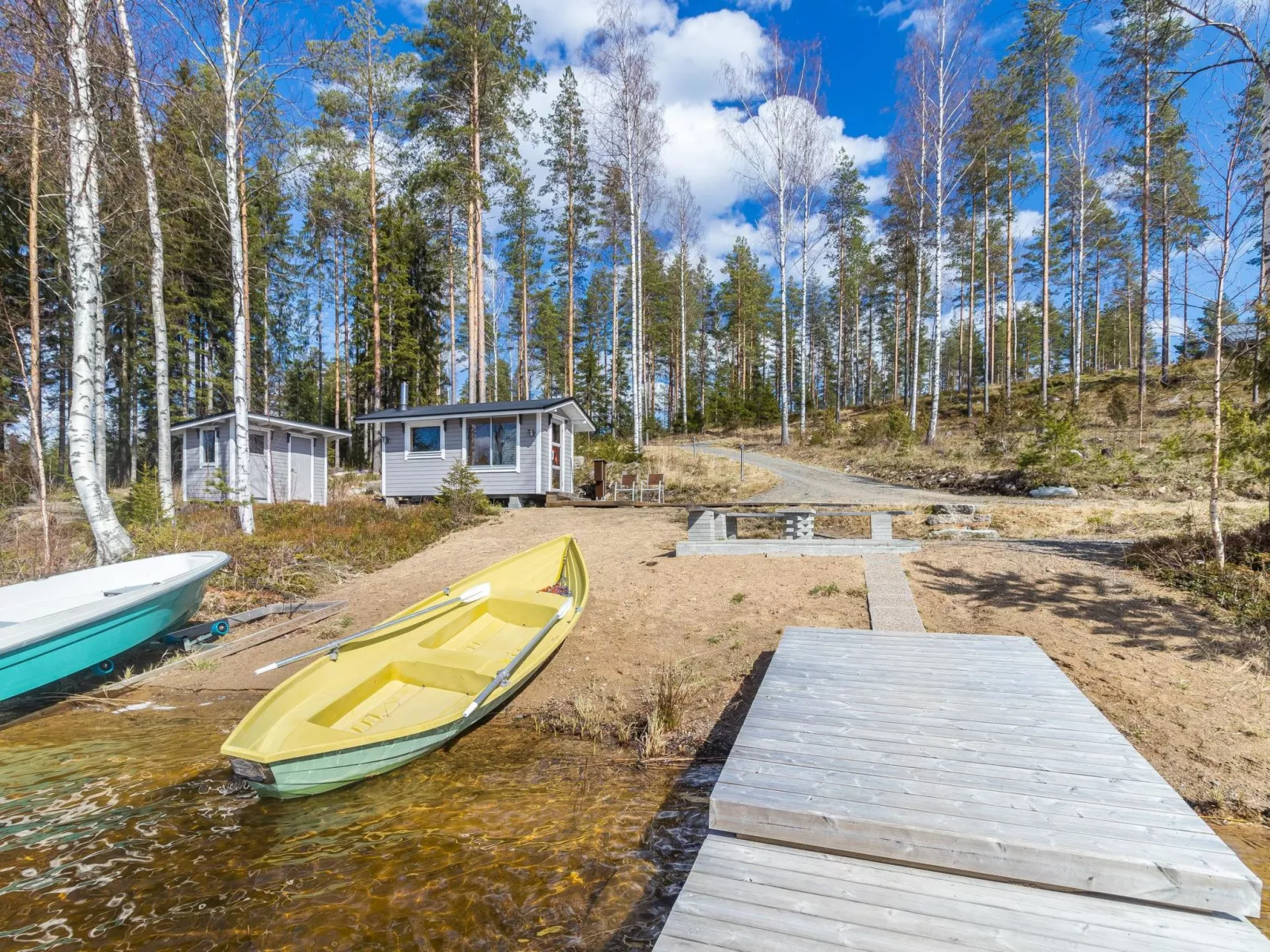 Hämyrinne-Outside