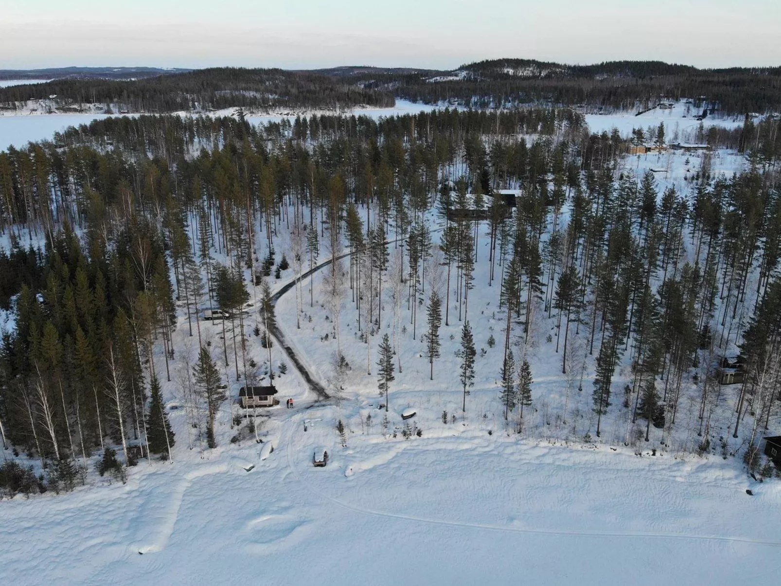 Hämyrinne-Outside