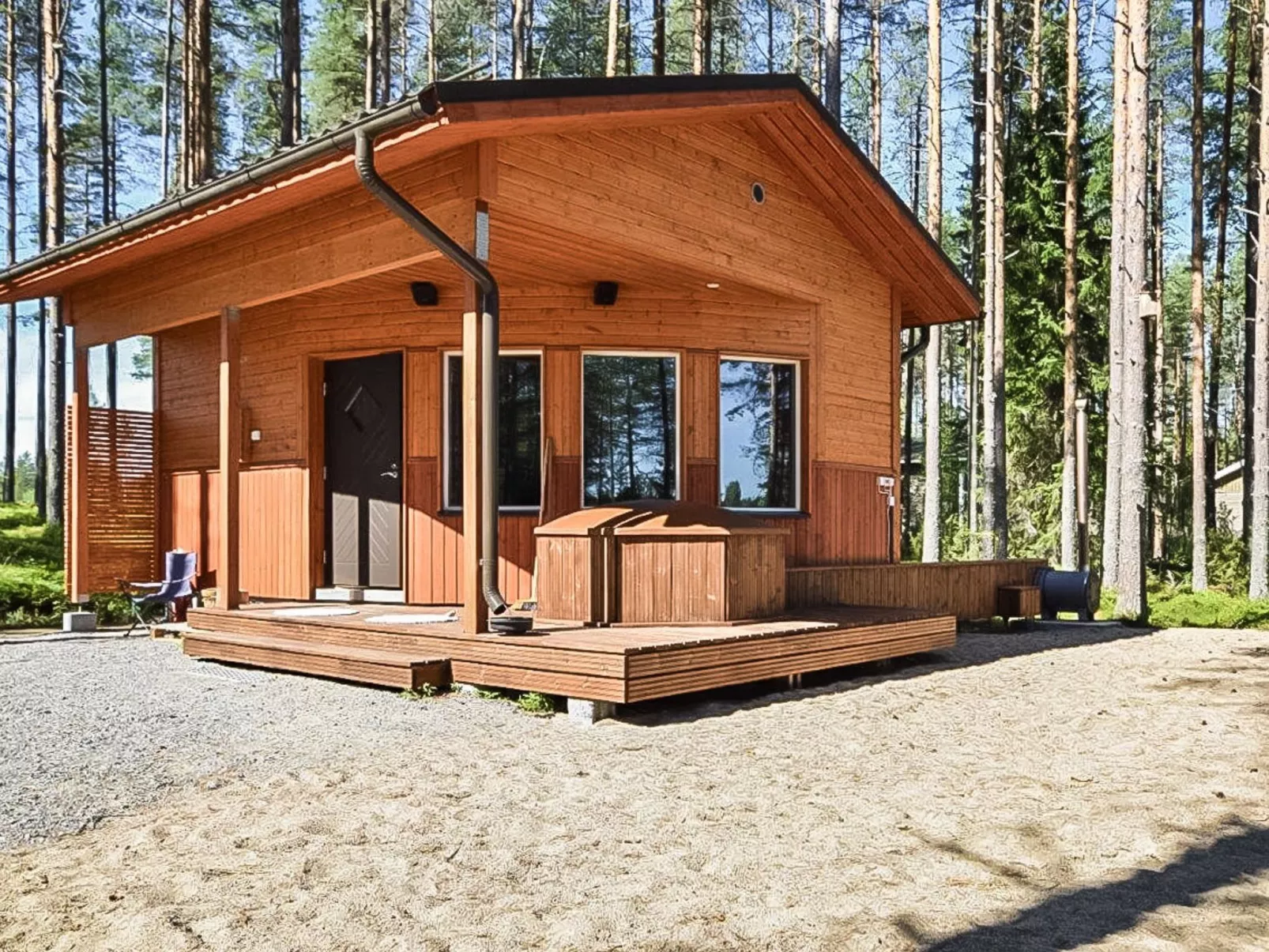Lepovalkeinen-Outside