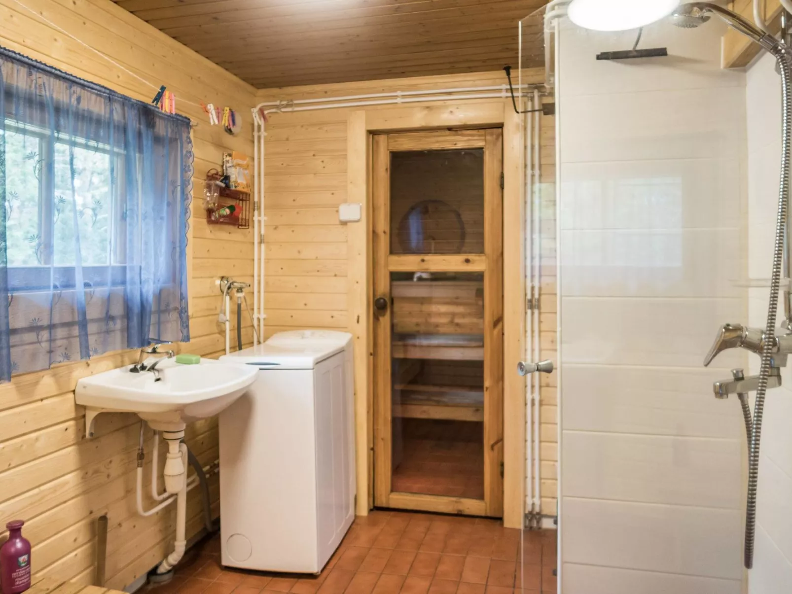 Huotarin mökki-Inside