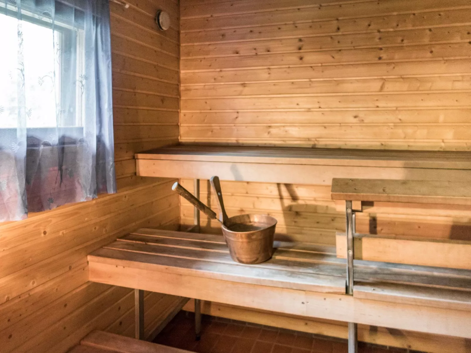 Huotarin mökki-Inside