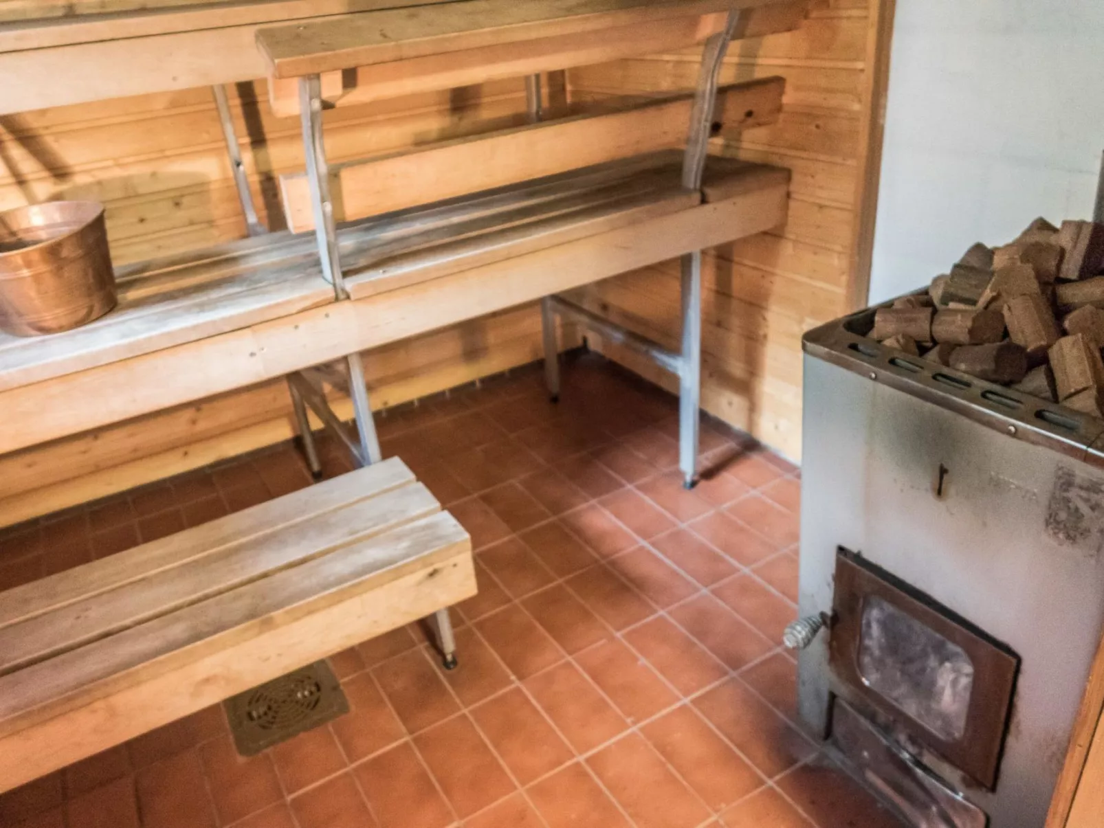 Huotarin mökki-Inside