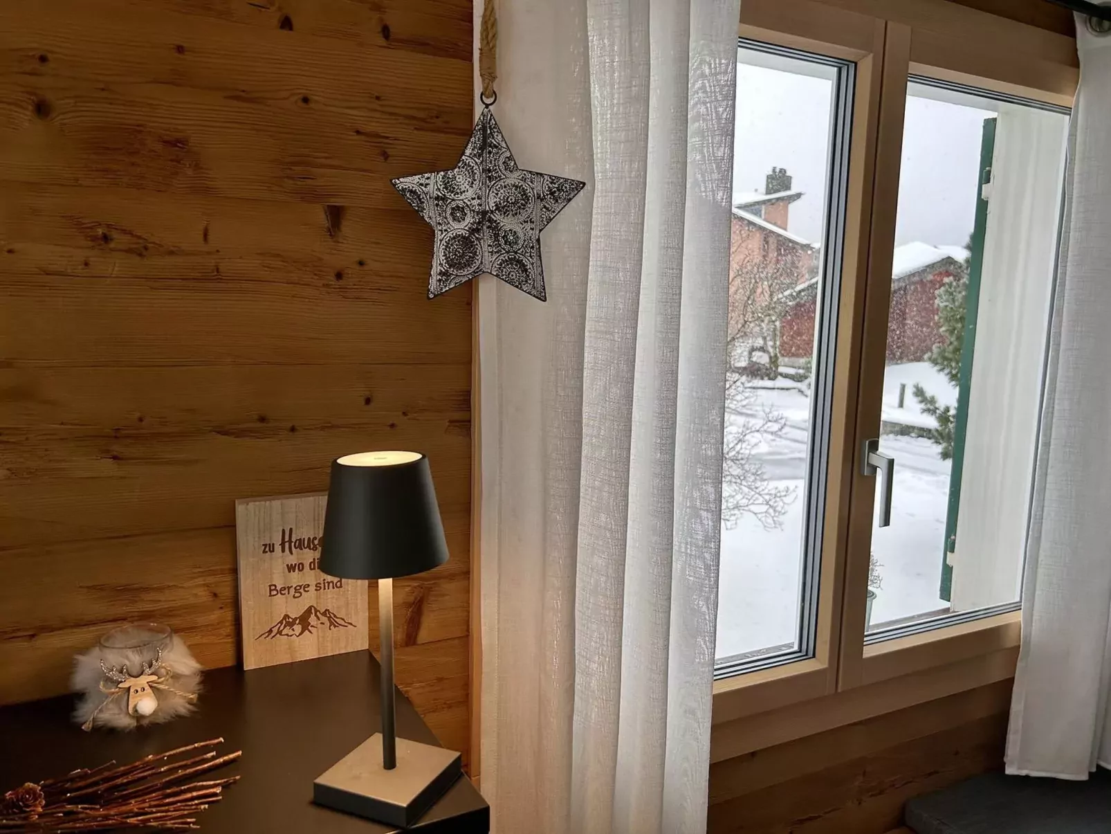 Chalet Fluegärtli-Drinnen