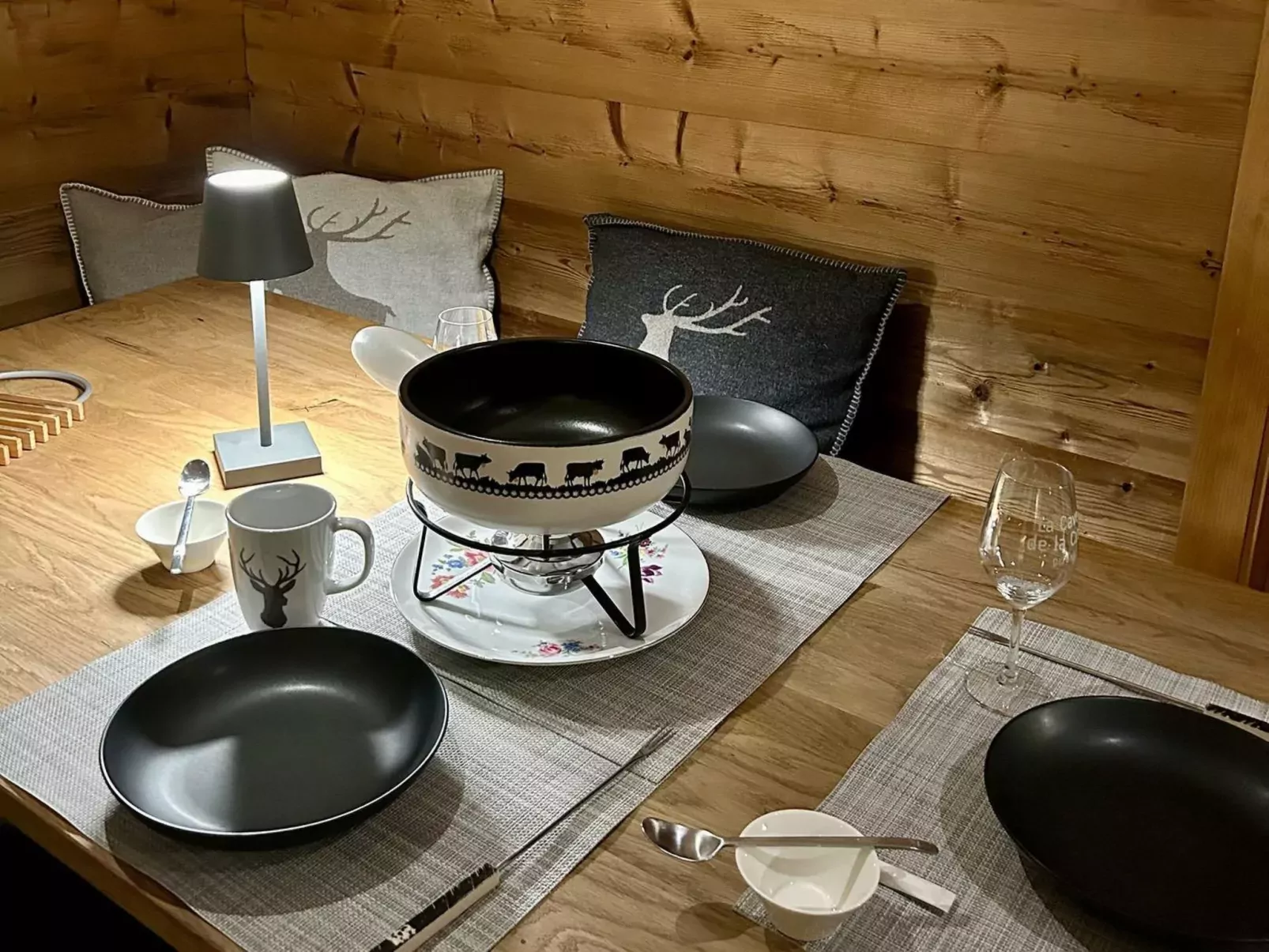 Chalet Fluegärtli-Drinnen