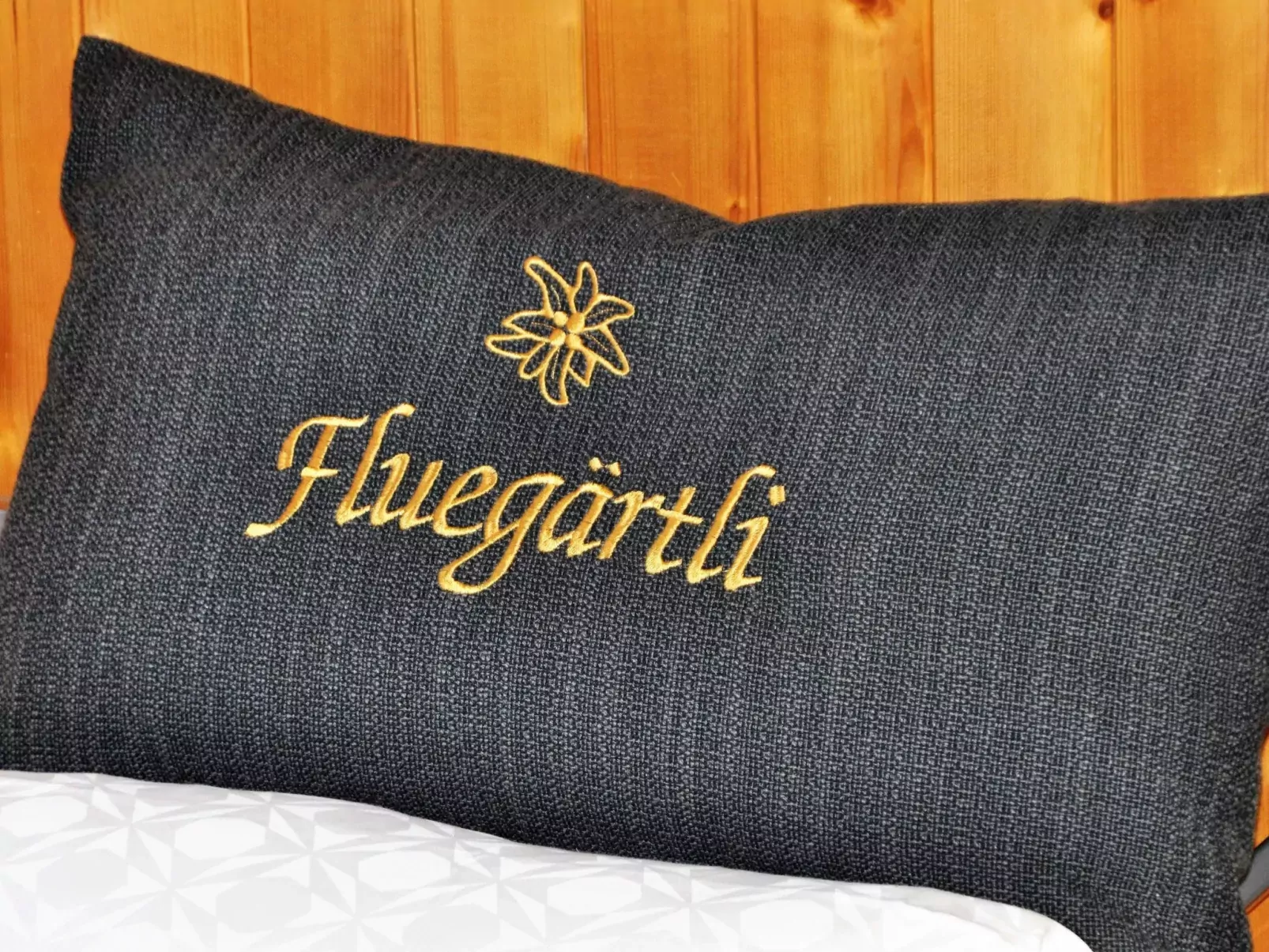 Chalet Fluegärtli-Drinnen