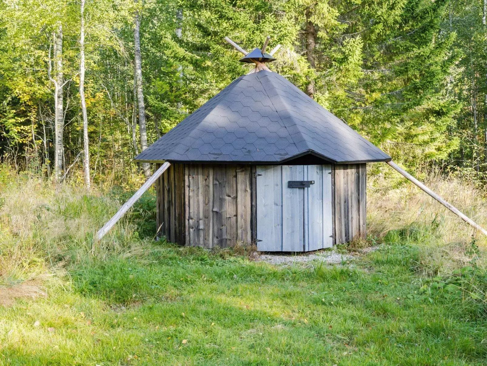Käränkämökki-Draußen