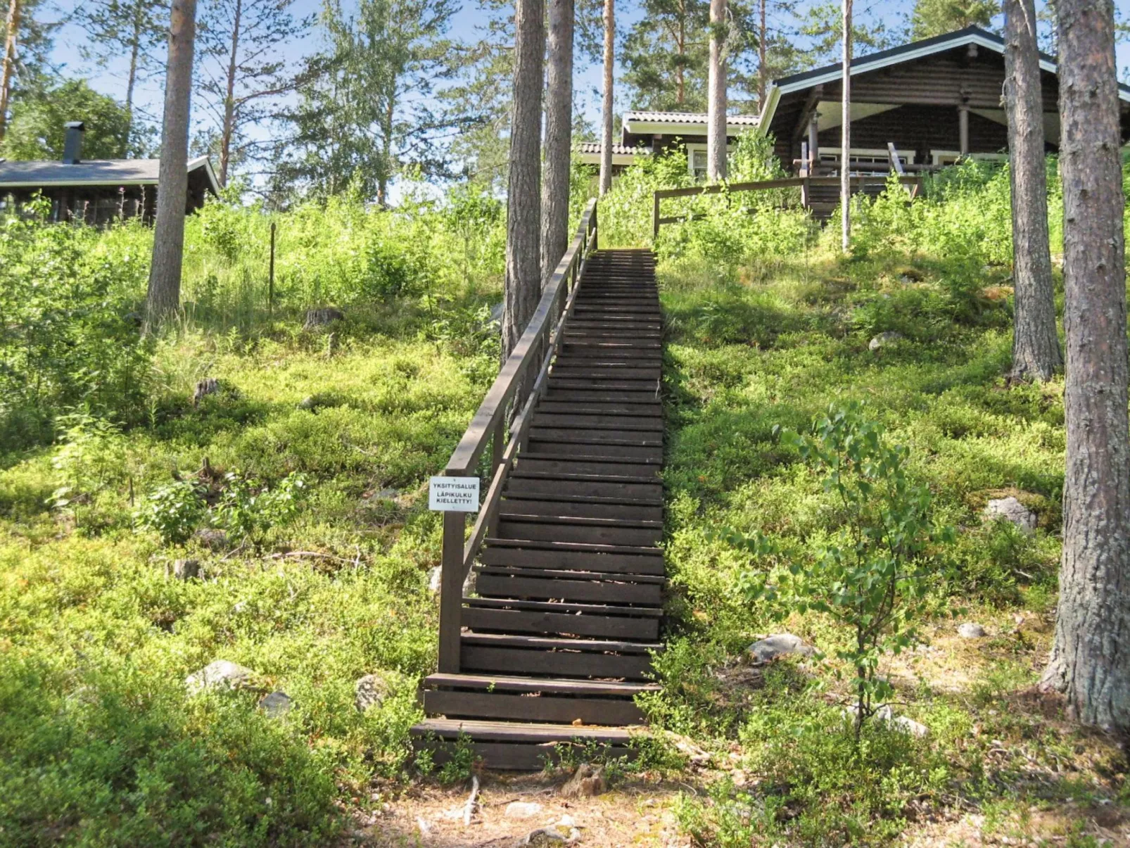 Mäkrä 1-Outside