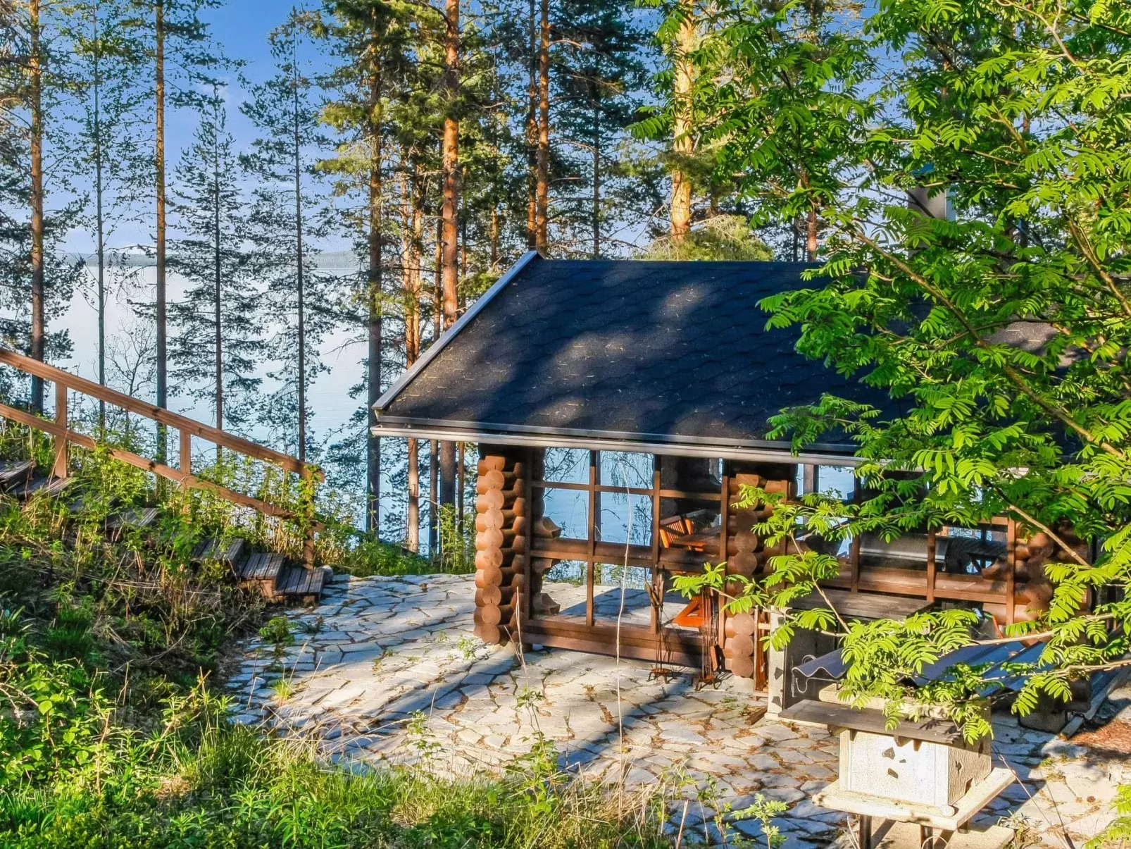 Villa käränkä-Outside