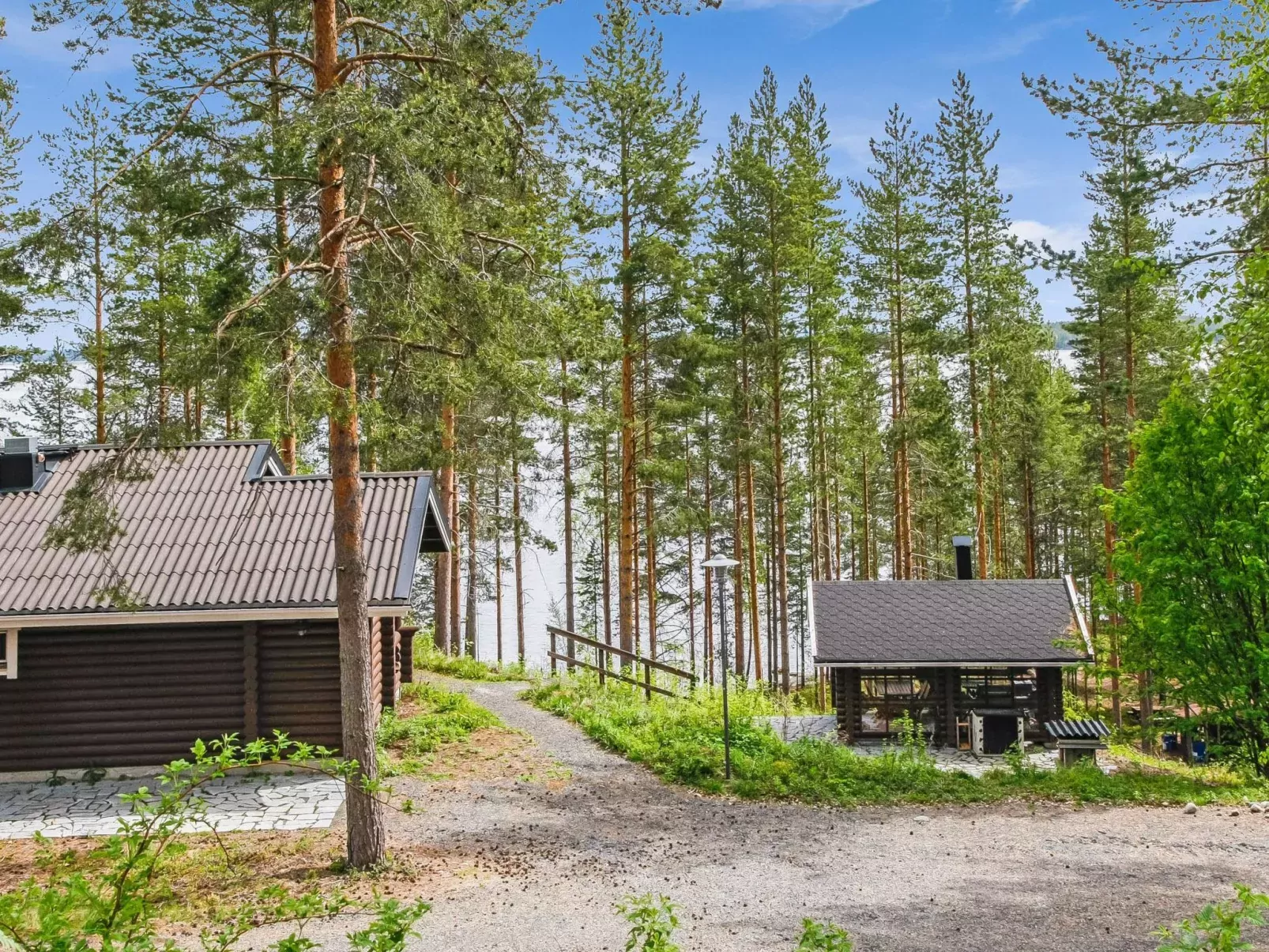 Villa käränkä-Outside
