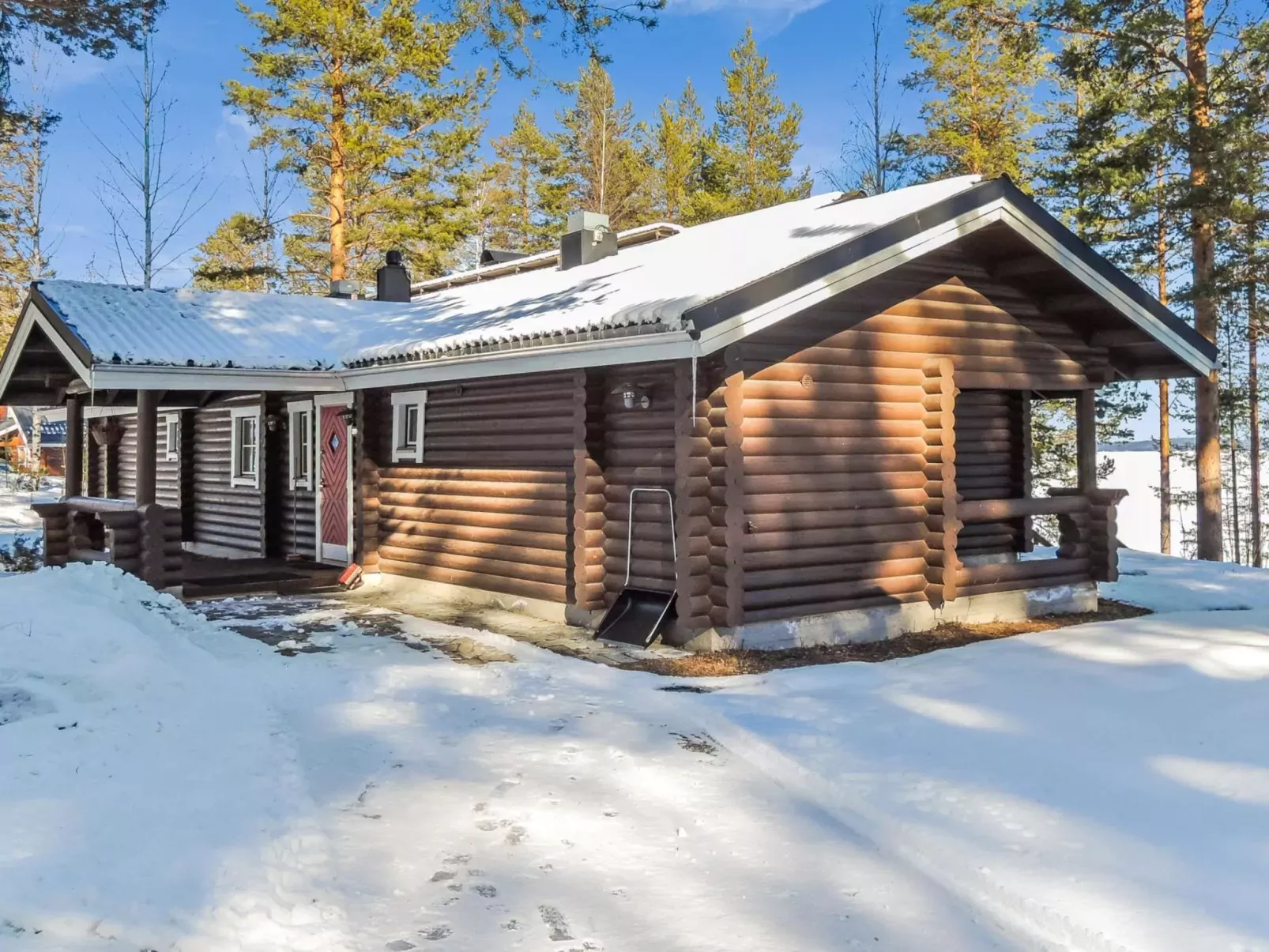 Villa käränkä-Outside