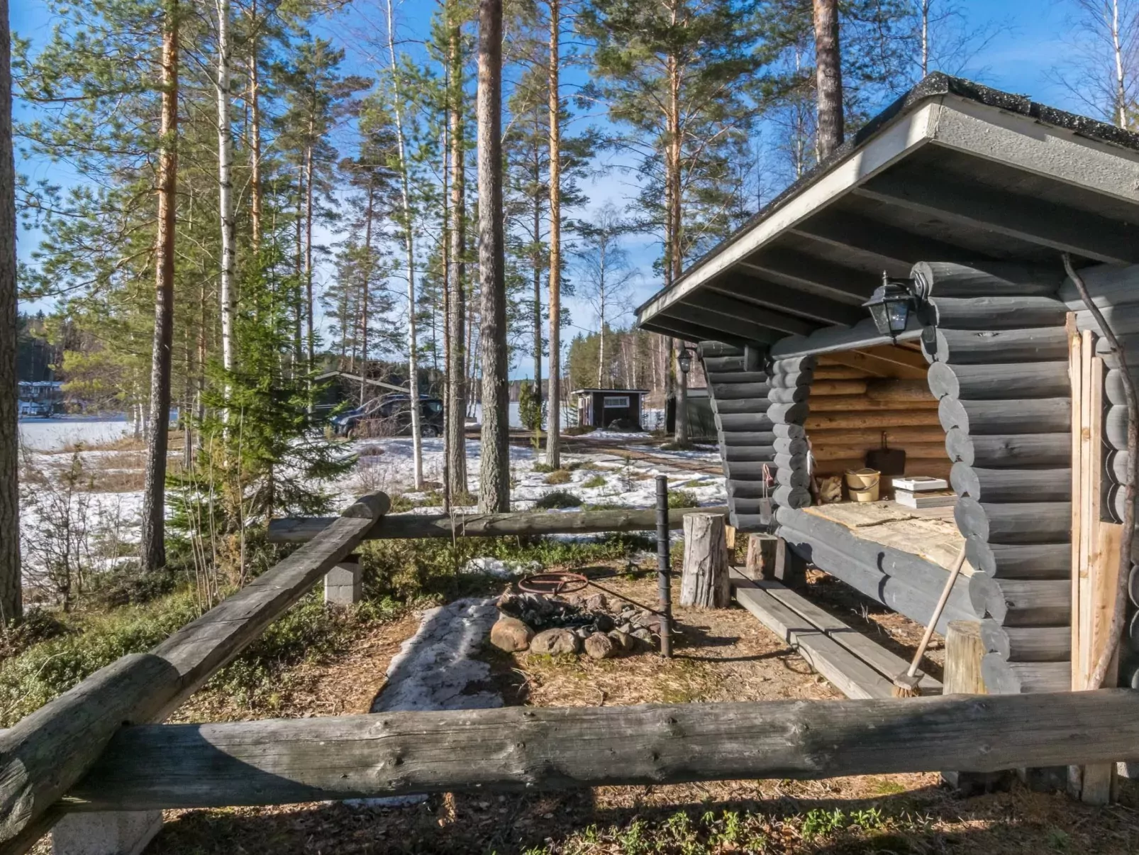 Aurinkoniemi-Outside