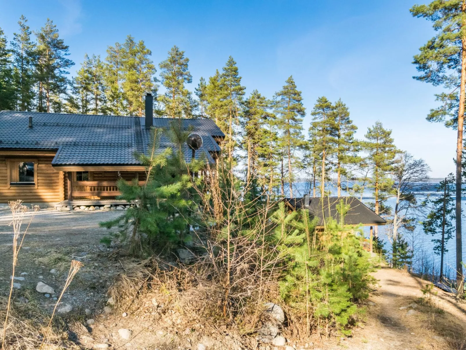 Roopenranta-Outside