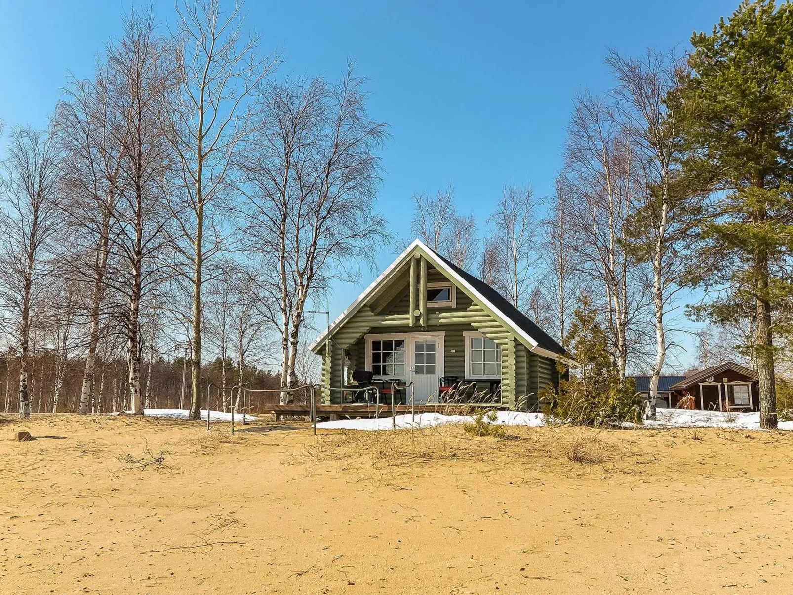 Etelätuuli-Outside