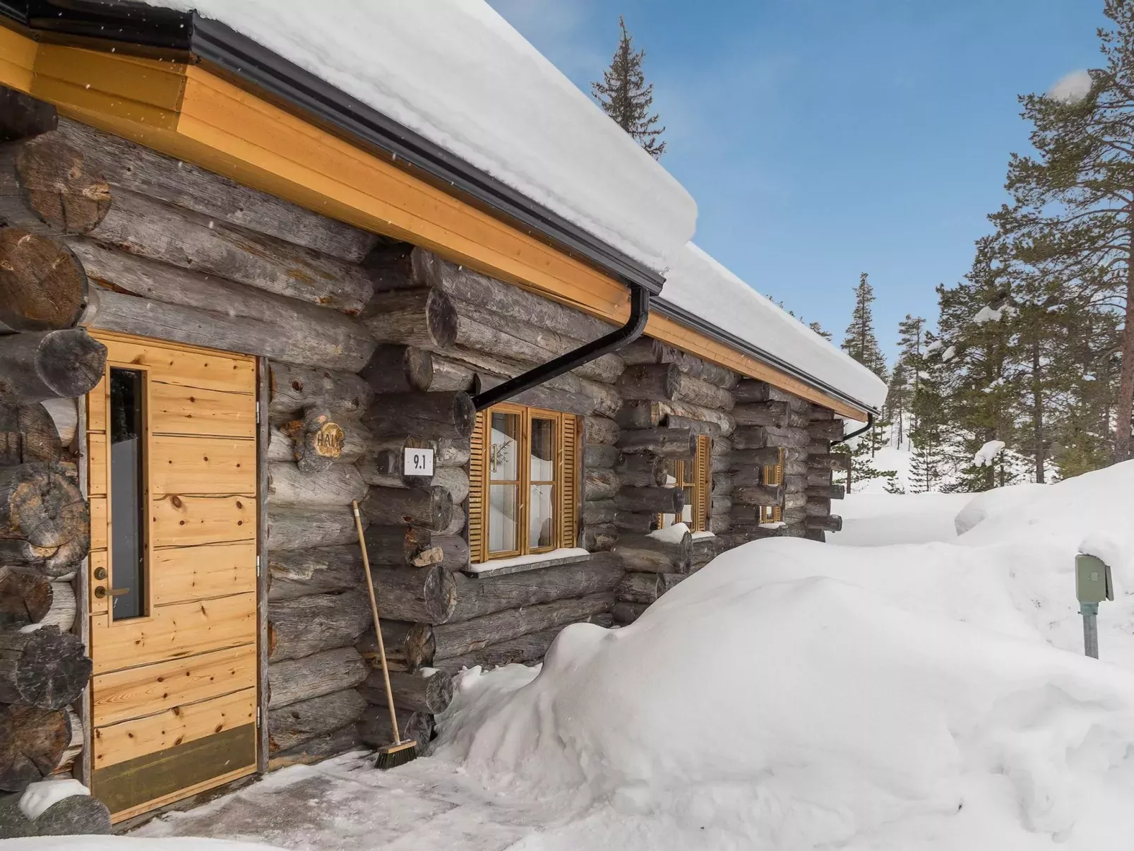Ruska-ruka 9.1-Outside