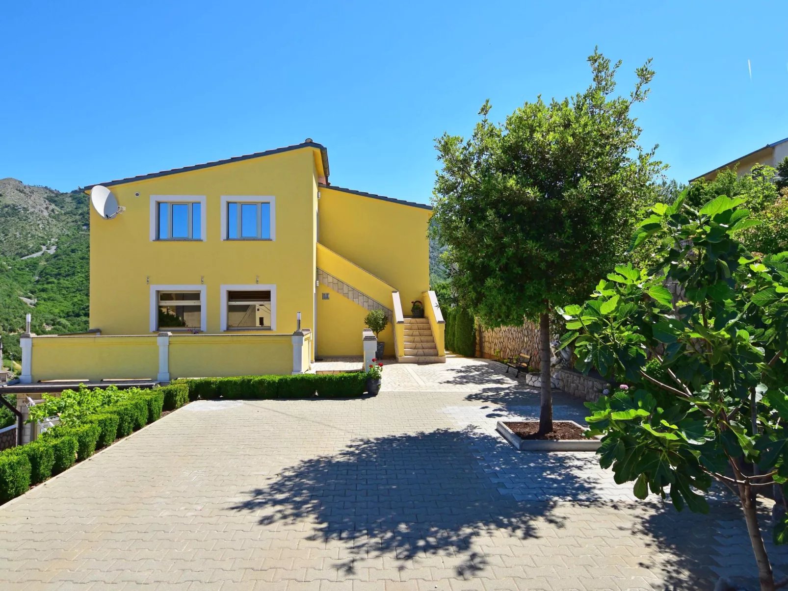 Miškulin-Outside