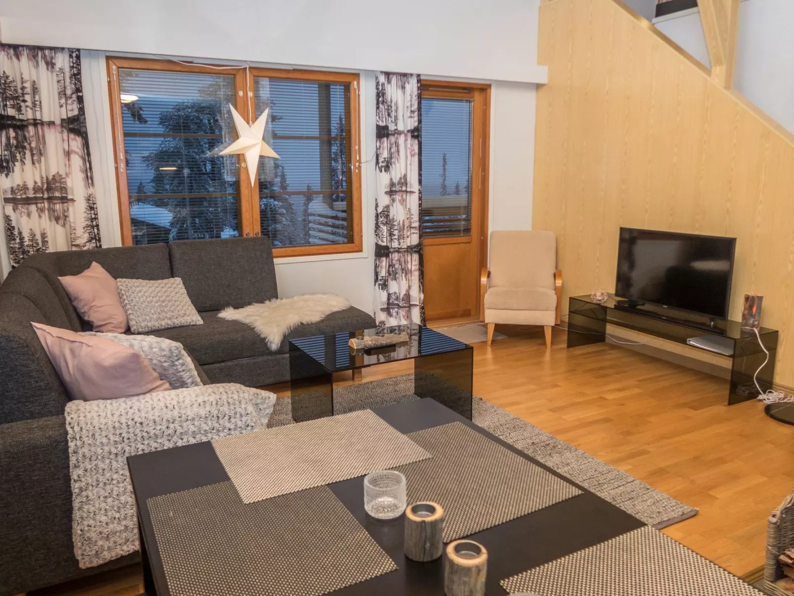Karhunvartijan linna c24-Drinnen