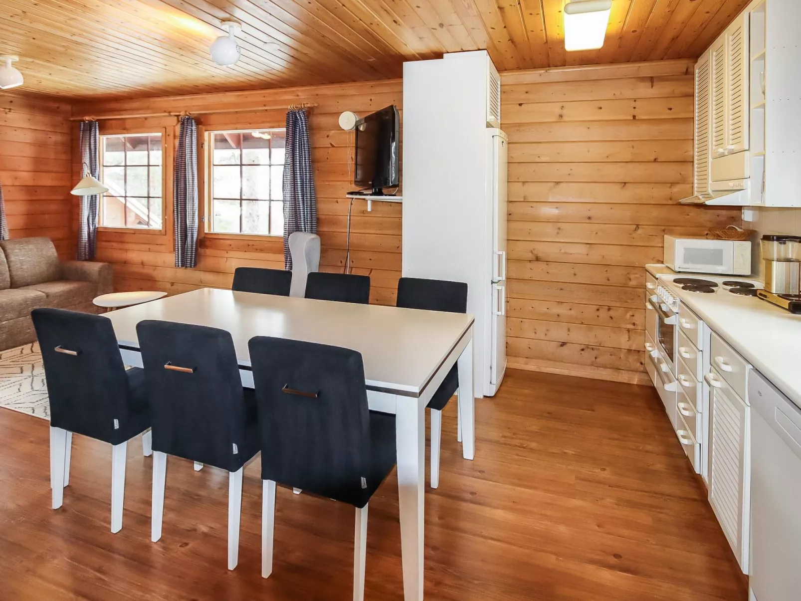 Alppikylä 4a paritalo-Inside
