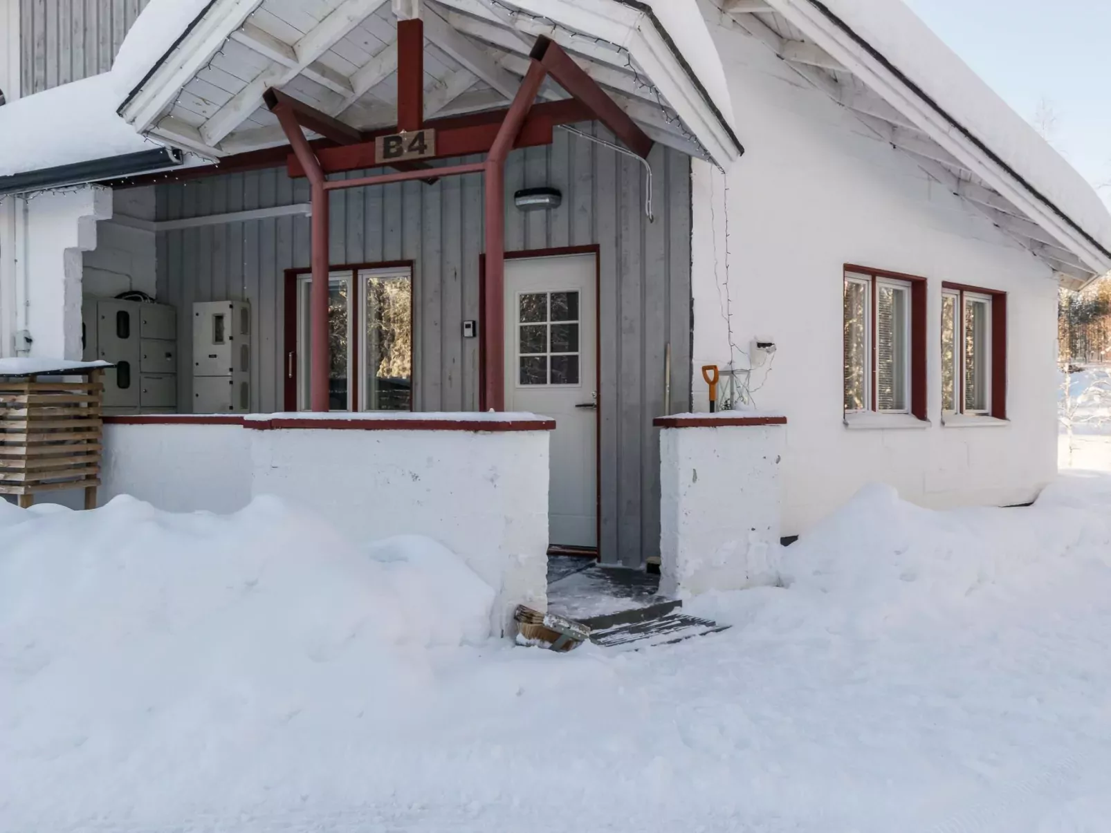 Hallantytär b4 paritalo inc. 2 ski ticke-Inside
