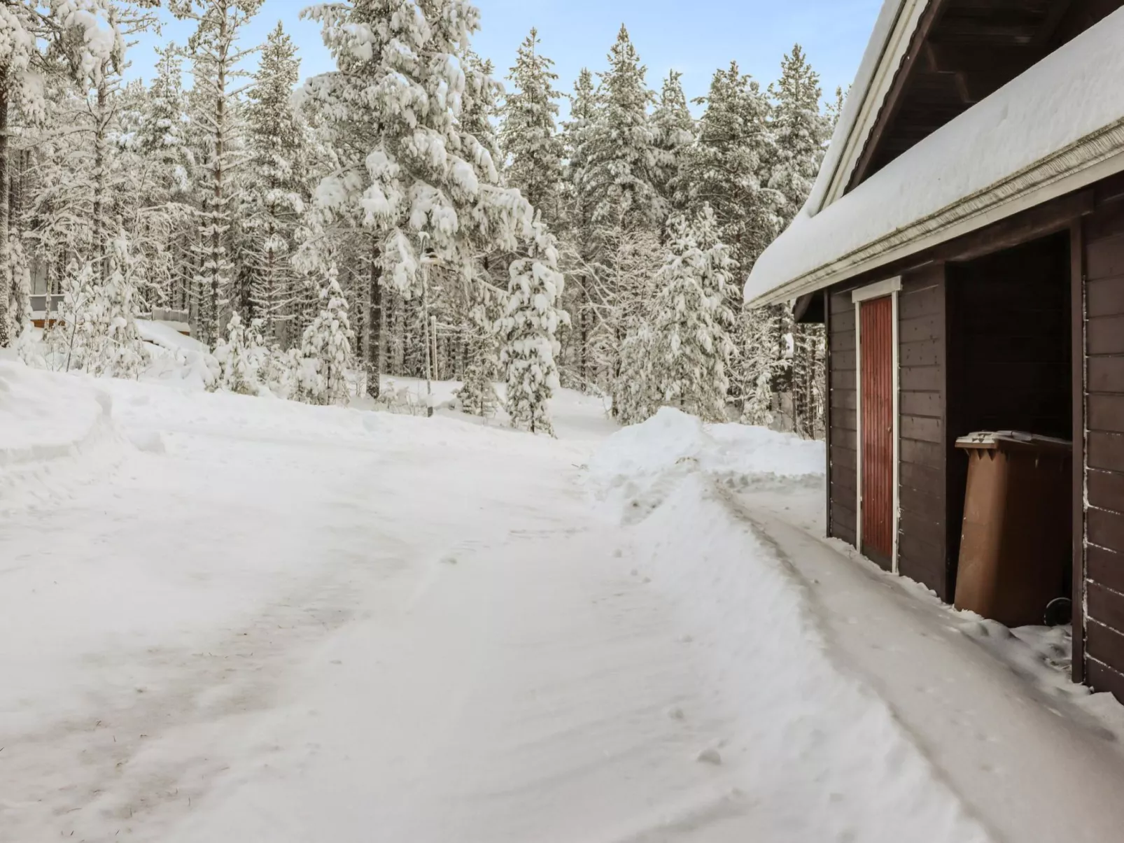 Hyrynpirtti mökki-Outside