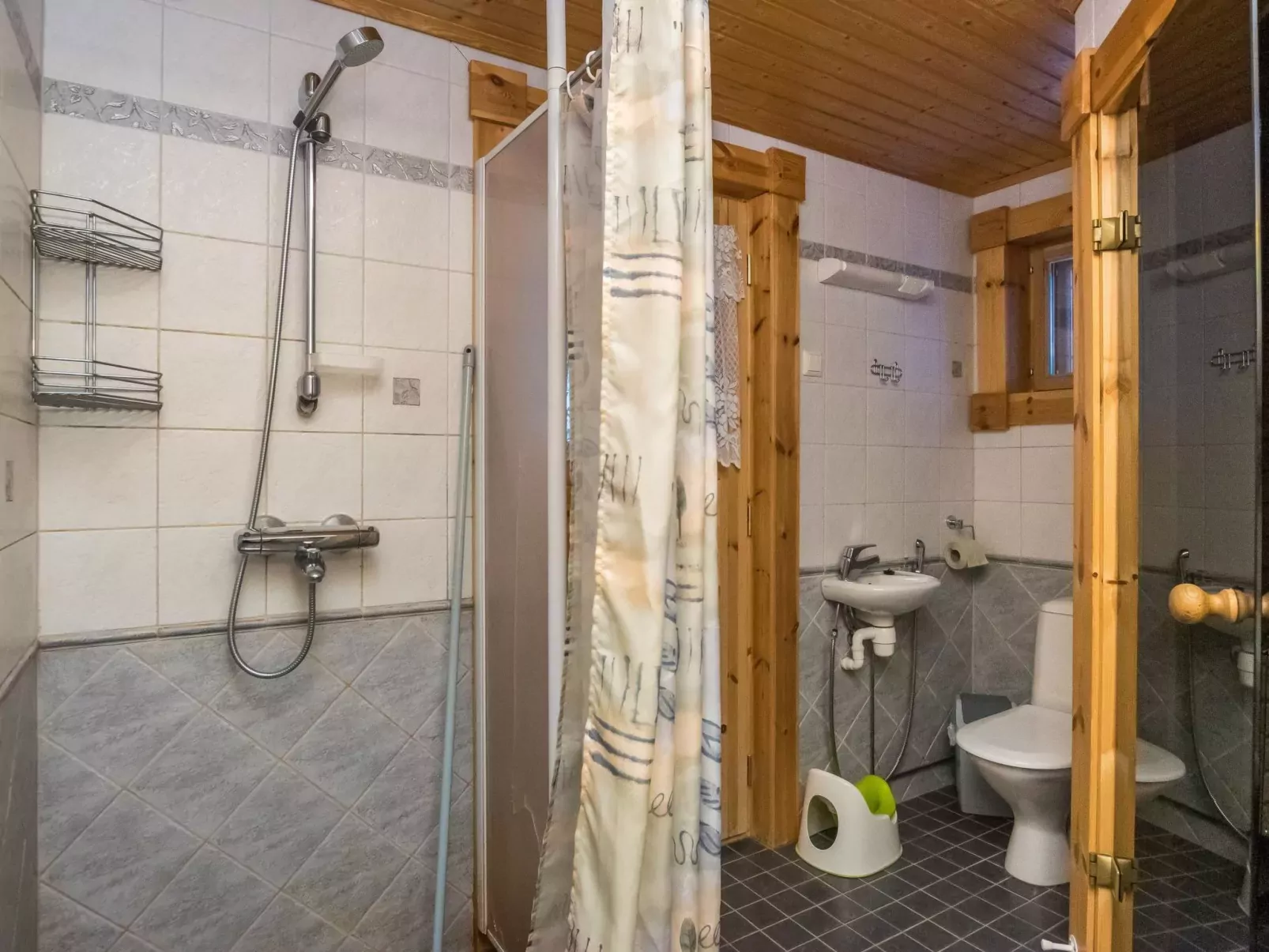 Hiisi cottage-Inside
