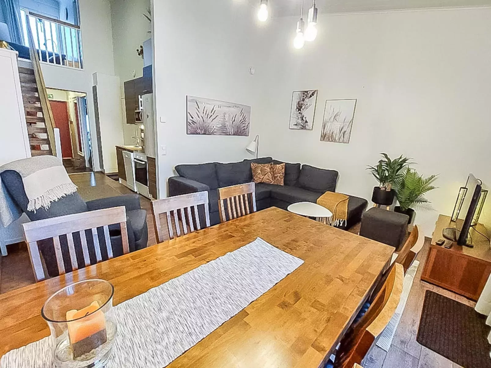 Skivillas 61 ukkohalla (b1)-Dedans
